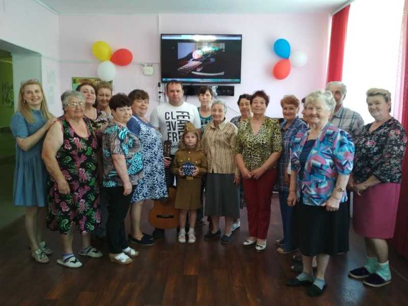 Музыкальный час в отделении дневного пребывания