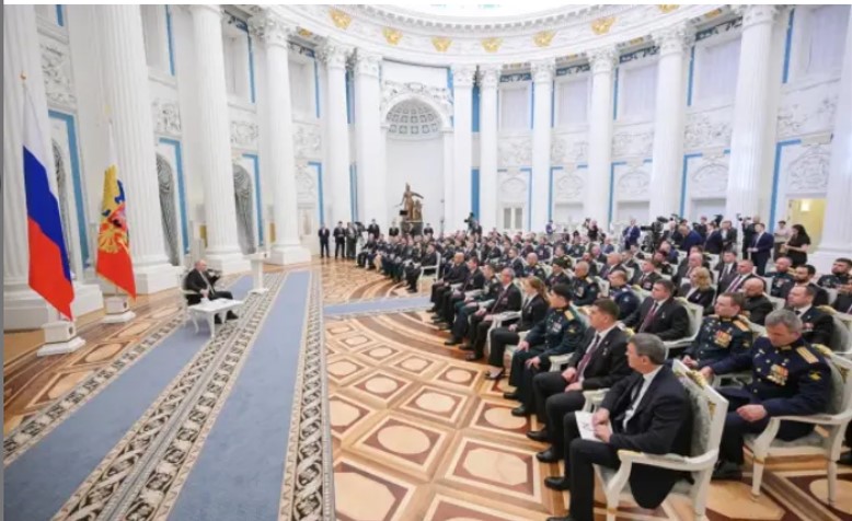  Путин встретился с выпускниками программы «Время героев»
